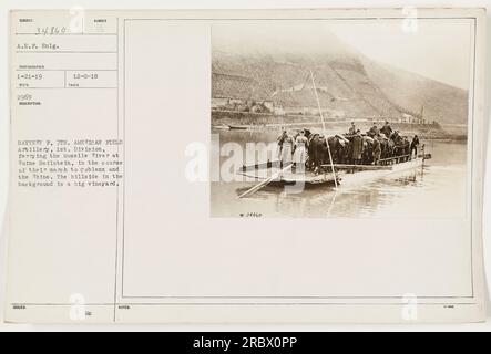 Amerikanische Soldaten aus Battery F, 7. American Field Artillery, 1. Division, werden bei der Fähre über die Mosel in der Ruine Beilstein gesehen. Sie sind auf dem Weg nach Coblenz und zum Rhein im Ersten Weltkrieg Der Hügel im Hintergrund ist von Weinbergen bedeckt. Bildunterschrift: 111-SC-34860, A.E.F. eng. Fotograf, ausgestellt am 12-8-18. Stockfoto