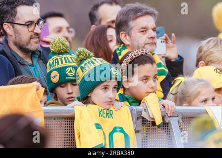 Melbourne, Victoria, Australien. 11. Juli 2023. MELBOURNE, AUSTRALIEN - JULI 11: Fans der australischen Commbank Matildas Women's World Cup-Mannschaft kündigen an und präsentieren sich am Federation Square am 11. Juli 2023 in Melbourne, Australien. (Kreditbild: © Chris Putnam/ZUMA Press Wire) NUR REDAKTIONELLE VERWENDUNG! Nicht für den kommerziellen GEBRAUCH! Kredit: ZUMA Press, Inc./Alamy Live News Stockfoto