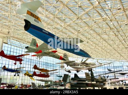 NASA Lockheed F-104A Starfighter in der Great Gallery mit vielen anderen Flugzeugen im Museum of Flight Tukwila Seattle Washington State USA Stockfoto