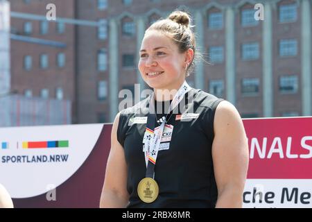 Lisa JAHN (KC Berlin), Gewinner, Goldmedaille, Preisverleihung, letztes Kanu C1, Frauen, Kanu-Parallelsprint, Kanu-Wettbewerbe am 9. Juli 2023 in Duisburg/Deutschland das Finale 2023 Rhein-Ruhr von 06,07 bis 09.07.2023 Stockfoto