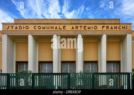 Blick von vorne auf die Artemio Franchi Arena - die offizielle Heimat des FC Fiorentina, Florenz Stockfoto