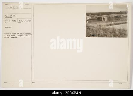 Ein Schwarzweißfoto, aufgenommen am 15. Dezember 1918 in Langres, hte. Marne, Frankreich, zeigt die allgemeine Ansicht des Hauptquartiers auf der Pigeon Farm. Das Foto zeigt Sergeant Abbott und wurde am 1. Februar 1919 von einem unbekannten Fotografen aufgenommen. Stockfoto