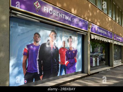 Offizieller Laden in der Artemio Franchi Arena - dem offiziellen Heimstadion des FC Fiorentina in Florenz Stockfoto