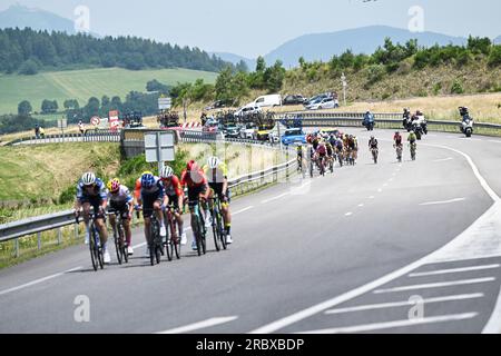 Issoire, Frankreich. 11. Juli 2023. Abbildung zeigt die abtrünnigen Gruppen in Phase 10 des Radrennen Tour de France, einem 167 km langen 2 km langen Rennen von Vulcania nach Issoire, Frankreich, Dienstag, 11. Juli 2023. Die diesjährige Tour de France findet vom 01. Bis 23. Juli 2023 statt. BELGA FOTO PETE GODING Kredit: Belga News Agency/Alamy Live News Stockfoto