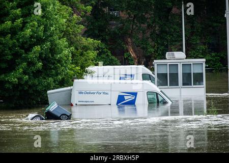 Montpelier, USA. 11. Juli 2023. Posttransporter überfluteten den Fluss Winooski, der Montpelier, VT, USA, in der Hauptstadt von Vermont überschwemmte. 11. Juli 23 Kredit: John Lazenby/Alamy Live News Stockfoto