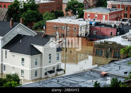 Montpelier, USA. 11. Juli 2023. Blick auf die Innenstadt während der Überschwemmung des Winooski, der Montpelier, VT, USA, die Hauptstadt von Vermont überflutete. 11. Juli 23 Kredit: John Lazenby/Alamy Live News Stockfoto