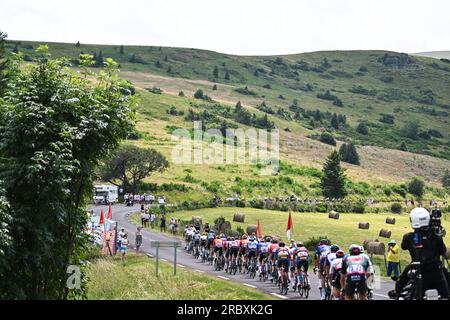 Issoire, Frankreich. 11. Juli 2023. Das Abbildungsbild zeigt die hügeligen Straßen während der Etappe 10 des Radrennen Tour de France, einem 167 km langen 2 km langen Rennen von Vulcania nach Issoire, Frankreich, Dienstag, den 11. Juli 2023. Die diesjährige Tour de France findet vom 01. Bis 23. Juli 2023 statt. BELGA FOTO PETE GODING Kredit: Belga News Agency/Alamy Live News Stockfoto