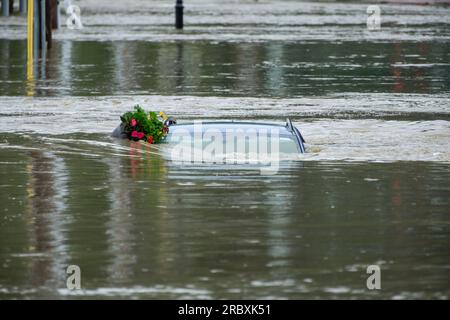 Montpelier, USA. 11. Juli 2023. Das Auto überschwemmte sich während der Überschwemmung des Winooski, der Montpelier, VT, USA, überschwemmte. 11. Juli 23 Kredit: John Lazenby/Alamy Live News Stockfoto