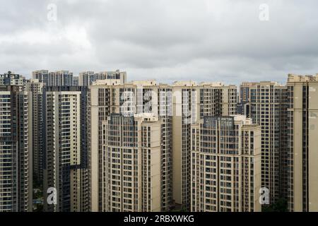 Die Geschäftsstadt Chengdu an einem bewölkten Tag. Stockfoto