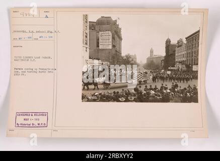 Soldaten, die am 26. April 1918 an der dritten Liberty Loan Parade in Washington D.C. teilnahmen. Die Parade führt die Pennsylvania Ave. Hinauf und biegt nach Norden in die 15. St. ein Das Bild wird zensiert und am 4. Mai 1918 von der Historischen Abteilung der Kriegspläne veröffentlicht. Außerdem wird das Occidental Hotel und Restaurant im Notizbereich erwähnt. Stockfoto
