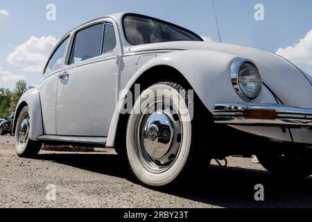 Minsk, Belarus, Juli 2023 - Volkswagen Beetle Oldtimer. Oldtimer Stockfoto