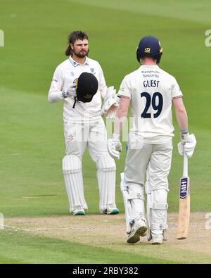 Hove UK 11. Juli 2023 - Sussex Wicketkeeper Oli Carter am 2. Tag des LV= Insurance County Championship Cricket-Spiels gegen Derbyshire auf dem 1. Central County Ground in Hove : Credit Simon Dack /TPI/ Alamy Live News Stockfoto