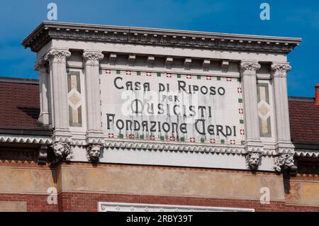 Italien, Lombardei, Mailand, Piazza Buonarroti Square, Giuseppe Verdi Rest Home für Musiker Stockfoto