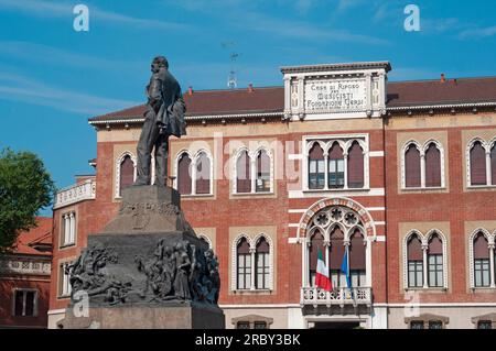 Italien, Lombardei, Mailand, Piazza Buonarroti Square, Giuseppe Verdi Monument Backgorund Rest Home für Musiker Stockfoto