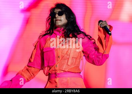 Madrid, Spanien. 8. Juli 2023. M.I.A., unter dem Namen Maya Arulpragasam, britische Rapperin und Sängerin, tritt am dritten Tag des Mad Cool 2023 Festivals in Villaverde, Madrid auf. Ihre Musik kombiniert Elemente aus alternativen, Dance-, elektronischen, Hip-Hop- und Weltmusik mit elektronischen Instrumenten und Mustern. (Kreditbild: © Guillermo Gutierrez Carrascal/SOPA Images via ZUMA Press Wire) NUR REDAKTIONELLE VERWENDUNG! Nicht für den kommerziellen GEBRAUCH! Stockfoto