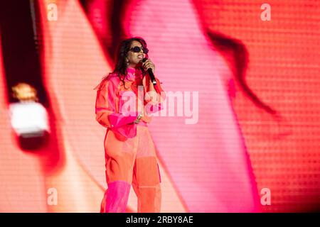 Madrid, Spanien. 8. Juli 2023. M.I.A., unter dem Namen Maya Arulpragasam, britische Rapperin und Sängerin, tritt am dritten Tag des Mad Cool 2023 Festivals in Villaverde, Madrid auf. Ihre Musik kombiniert Elemente aus alternativen, Dance-, elektronischen, Hip-Hop- und Weltmusik mit elektronischen Instrumenten und Mustern. (Kreditbild: © Guillermo Gutierrez Carrascal/SOPA Images via ZUMA Press Wire) NUR REDAKTIONELLE VERWENDUNG! Nicht für den kommerziellen GEBRAUCH! Stockfoto