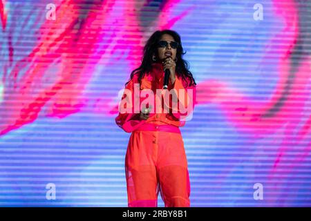 Madrid, Spanien. 8. Juli 2023. M.I.A., unter dem Namen Maya Arulpragasam, britische Rapperin und Sängerin, tritt am dritten Tag des Mad Cool 2023 Festivals in Villaverde, Madrid auf. Ihre Musik kombiniert Elemente aus alternativen, Dance-, elektronischen, Hip-Hop- und Weltmusik mit elektronischen Instrumenten und Mustern. (Kreditbild: © Guillermo Gutierrez Carrascal/SOPA Images via ZUMA Press Wire) NUR REDAKTIONELLE VERWENDUNG! Nicht für den kommerziellen GEBRAUCH! Stockfoto