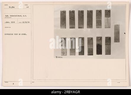 Sergeant Schachelford, Mitglied der Börsenaufsicht, führt einen Korrosionstest an Stahl durch. Das Foto wurde im Dezember 1918 von einem unbekannten Fotografen aufgenommen. Das Bild ist Nummer 31.254 in der Sammlung mit dem Titel „Fotos von amerikanischen Militäraktivitäten während des Ersten Weltkriegs“. Diese Informationen werden durch „AU“ symbolisiert. H Hinweis III und „I DIRSA“ sind zusätzliche Anmerkungen auf dem Bild. Stockfoto