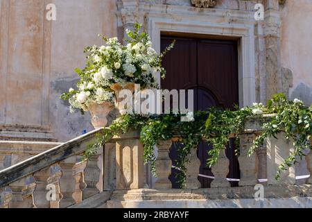 Hochzeitsvorbereitungen in Taormina, Sizilien - die Perle Siziliens Stockfoto