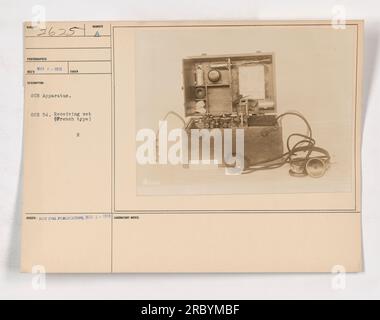 Foto des SCR-Geräts, insbesondere des SCR 54-Empfangsgeräts (französischer Typ). Das Foto wurde im März 1918 aufgenommen. Der Fotograf ist als SR96251 gelistet. In der Beschreibung wird angegeben, dass es sich um ein Empfangsset des Typs „Französisch“ handelt. Das Foto ist mit „nicht zur Veröffentlichung“ gekennzeichnet und enthält Labornotizen. Stockfoto