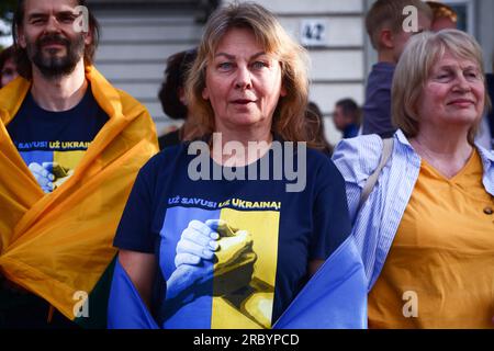 Vilnius, Litauen. 11. Juli 2023. Am 11. Juli 2023 nehmen Menschen an der Veranstaltung "die Flagge für die Ukraine in der NATO heben" und am Konzert in Vilnius, Litauen, Teil. Präsident Zelenskyy ist nach Litauen gekommen, um an einem NATO-Gipfel in Vilnius teilzunehmen und die Ukraine bei der Aufnahme in die NATO zu unterstützen (Kreditbild: © Beata Zawrzel/ZUMA Press Wire), NUR REDAKTIONELLER GEBRAUCH! Nicht für den kommerziellen GEBRAUCH! Stockfoto