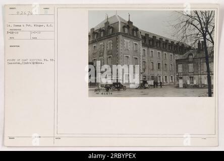 LT. Downs und Gefreiter Winger von der S.C. fotografiert vor dem Camp Hospital Nr. 59 in Issoudun, Frankreich. Dieses Foto wurde am 12. März 1919 aufgenommen und am 5. Januar 1919 erhalten und ausgestellt. Stockfoto