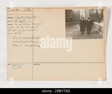 Sir Frederick Smith, der Generalstaatsanwalt von Großbritannien, und ein Secret Service-Mann werden in Toronto, Kanada, während ihrer Tour durch die Vereinigten Staaten und Kanada fotografiert. Das Bild wurde zwischen Januar 1915 und Januar 1917 aufgenommen und im Februar 1918 vom Kriegsministerium an die Fotoabteilung herausgegeben. Stockfoto