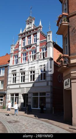 Lüneburg, Deutschland - 7. Juli 2023 Ein Neorenaissance- oder Renaissance-Revival-Gebäude in der Rosenstraße in Lueneburg (Lüneburg) Stockfoto