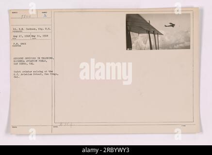 Studenten-Offiziere in Ausbildung am Rockwell Aviation Field in San Diego, Kalifornien. Auf dem Foto ist ein Kadettenflieger zu sehen, der im S.C. Flugschule in San Diego, Kalifornien. Das Bild wurde am 27. Mai 1918 von LT. E.N. aufgenommen Jackson, Sig. R.C. Stockfoto