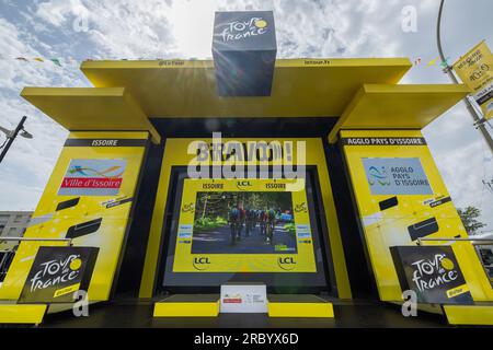 Issoire, Frankreich. 11. Juli 2023. Abbildung zeigt das Podium der Stufe 10 des Radrennen Tour de France, ein 167 km langes 2-km-Rennen von Vulcania nach Issoire, Frankreich, Dienstag, 11. Juli 2023. Die diesjährige Tour de France findet vom 01. Bis 23. Juli 2023 statt. BELGA FOTO DAVID PINTENS Kredit: Belga News Agency/Alamy Live News Stockfoto