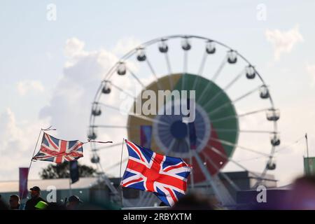 Das Chromrad und die Union-Jack-Flagge im Vordergrund während des FORMEL 1 ARAMCO BRITISH GRAND PRIX 2023 auf dem Silverstone Circuit, Silverstone, Unite Stockfoto