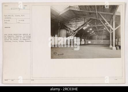 Sgt.1. C1. Jones hat dieses Foto am 1. März 1919 aufgenommen. Das Bild zeigt das leerstehende Empfangsbüro des Roten Kreuzes am Bahnhof La Chapelle in Paris, seine, Frankreich. Das Gebäude wurde vom Roten Kreuz etwa zwei Wochen vor dem Fotografieren geleert. Stockfoto