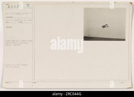 Gefreiter D. W. Kelly vom S.C wird auf diesem Bild aufgenommen, wie er in einem Parman-Flugzeug am Ford Junction Aerodrome in Sussex, England, abhebt. Das Datum dieser Aktion ist unbekannt. Dieses Foto wurde mit dem Identifikationscode B. G. 32A13 ausgestellt. Stockfoto