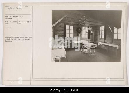 Operationssaal des Lagerkrankenhauses Nr. 42 in Bar-sur-Aube, Frankreich während des Ersten Weltkriegs. Bild aufgenommen am 26. Februar 1919 von Sergeant Vallanova, S.C. Das Foto wurde am 18. Dezember 1918 erhalten und trägt die Identifikationsnummer 1410961. Hinweise weisen darauf hin, dass das Bild als Teil der FARG-Sammlung ausgegeben wurde. Stockfoto