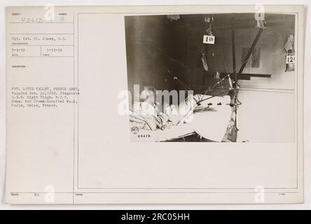 Sgt. 1. Cl. Jones, S.C., hat auf 3-1-19 ein Foto von Pvt. Louis Vallet, einem verwundeten Soldaten der französischen Armee, aufgenommen. Pvt. Vallet wurde am 26. Oktober 1918 mit einer Schusswunde am rechten Oberschenkel verletzt und am F.C.C Feme Red Cross Hospital Nr. 2 in Paris, seine, Frankreich, diagnostiziert. Stockfoto