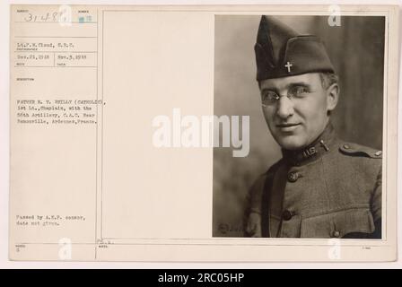 Leutnant P.W. Cloud hat dieses Foto am 21. Dezember 1918 gemacht. Das Bild zeigt 1. LT. Kaplan E.T. Reilly, ein katholischer Priester, mit der 56. Artillerie, C.A.C. Das Hotel liegt in der Nähe von Remonville in Ardennes, Frankreich. Das Foto wurde vom A.E.F.-Zensor ausgestellt und übergeben, aber das genaue Datum ist unbekannt. Stockfoto