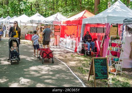 Alpharetta Atlanta Georgia, Alpharetta Arts Streetfest, Kunsthandwerksfestival jährliche Veranstaltung, Zelte Stände Verkäufer, Familie Stockfoto