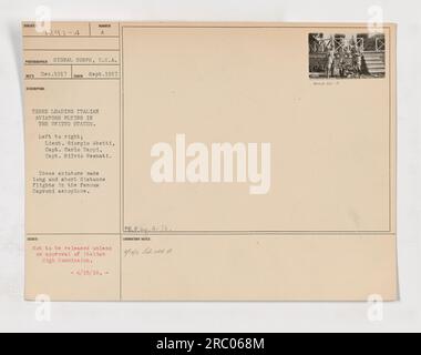Die italienischen Piloten Lieutenant Giorgio Abetti, Captain Carlo Tappi und Captain Silvio Resnati sind hier an der Aviation Experiment Station in Langley Field, Hampton, VA, zu sehen. Das Foto wurde im September 1917 aufgenommen und zeigt die Piloten neben einem einsitzigen Pursuit Machine (S.V.A.)-Flugzeug. Diese italienischen Piloten flogen während ihrer Zeit in den Vereinigten Staaten sowohl lang- als auch Kurzstreckenflüge mit dem berühmten Flugzeug Caproni. Dieses Foto wurde klassifiziert und erforderte vor seiner Veröffentlichung die Genehmigung des italienischen Hochkommissariats. Laborberichte vom 15. April 1918 zeigen, dass es aufgenommen wurde Stockfoto