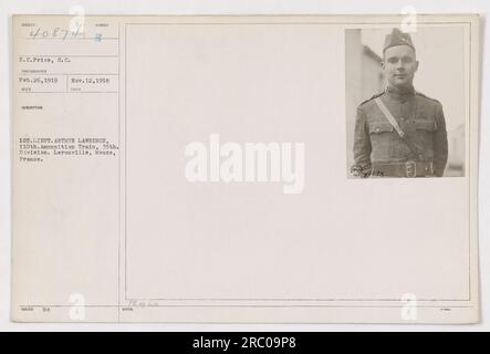 Ein Foto von Lieutenant Arthur Lawrence 1. aus dem Munitionszug 110., 35. Division, aufgenommen in Lerouville, Mause, Frankreich, am 26. Februar 1919. Der Fotograf war R.C. Price, und das Foto wurde vom Signalkorps herausgegeben. Die Beschreibung zeigt, dass das Foto während des Ersten Weltkriegs am 12. November 1918 aufgenommen wurde. Stockfoto