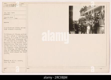 USA Transport Sierra erreichte Pier 4 im Hafen von Einschiffung, Hoboken, NJ, am 21. Dezember 1918, mit 35 Offizieren und 1.531 verwundeten Soldaten. Die meisten Verwundeten befanden sich im Genesungsstadium. Die Soldaten wurden mit den Krankenhausschiffen Shinne Cook und Ossining zur West Shore Station transportiert und dann mit der Bahn zum Camp Merritt. Das Foto zeigt die Ladung von Kisten auf den Shinne-Koch. Diese Information wurde am 24. Dezember 1918 vom M.I.D.-Zensor genehmigt. Stockfoto