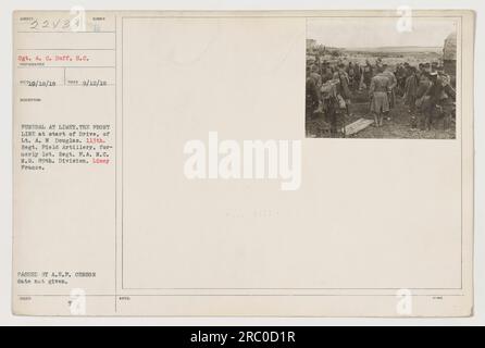 Begräbniszug für LT. A. W. Douglas, abgehalten an der Front in Limey, Frankreich, zu Beginn einer Militäraktion. Sergeant A. C. Duff hat diesen ergreifenden Moment in einem Foto vom 12. September 1918 festgehalten. LT. Douglas diente in der Feldartillerie des 113. Regiments, die Teil der 89. Division war. Dieses Foto mit der Nummer 22433 wurde vom A.E.F.-Zensor genehmigt. Stockfoto