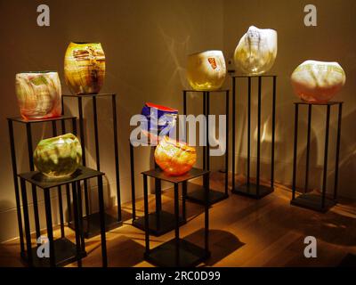 Soft Cylinders von Dale Chihuly - Ausstellung in der Shirley Sherwood Gallery als Teil der Reflections on Nature Ausstellung in Kew, 2019 Stockfoto