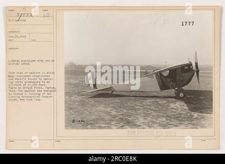 Seitenansicht eines Loening Monoplane mit einem Hispano-Motor mit 300 PS, aufgenommen am 28. Januar 1919 am McCook Field in Dayton, Ohio. Die Maschine, die von Grover C. Loening von der Loening Aeronautical Corporation entwickelt wurde. Major Schroeder erreichte einen neuen Weltrekord, indem er drei Passagiere auf eine Höhe von 21.000 Metern trug. Stockfoto