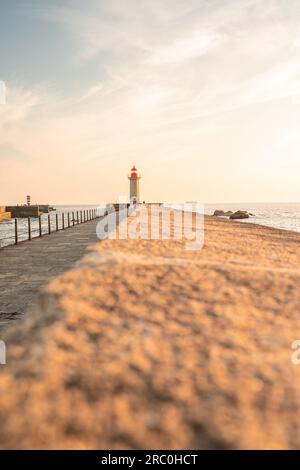 Farolim de Felgueiras, Pier und Leuchtturm in Porto, Portugal bei Sonnenuntergang. Stockfoto