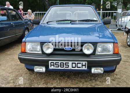 Ein Ford Escort Mk3 aus dem Jahr 1984, der auf der Oldtimer-Ausstellung an der englischen Riviera in Paignton, Devon, England, Großbritannien, ausgestellt wurde. Stockfoto