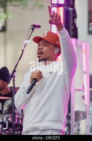 NEW YORK, NY, USA - 15. JUNI 2023: Chance the Rapper tritt in der NBC „Today“ Show Concert Series auf der Rockefeller Plaza auf. Stockfoto