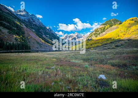 Herbstmorgen bei den Maroon Bells | Aspen, Colorado, USA Stockfoto