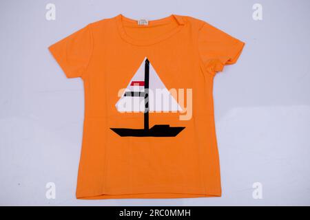 Kenyan Studio Produkte Fotoshooting Schultaschen Kinder Kinder Kleidung Rucksack Details Gürtel weiße Hintergründe Antony Trivet Fotografen Cinematographe Stockfoto