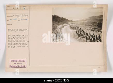 Soldaten der 150. Infanteriedivision (aus Colorado) wandern in den Hügeln Südkaliforniens und entlang der Pazifikküste. Das Foto zeigt die Soldaten, die das Camp für die Nacht aufschlagen, vor dem Hintergrund der wunderschönen Weizenfelder in Kalifornien. Foto aufgenommen am 2. Mai 1918, in Camp Kearny, San Diego, Kalifornien. Stockfoto