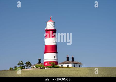 Blick auf den Leuchtturm von Happisburgh an einem Frühlingsnachmittag, North Norfolk, England Stockfoto